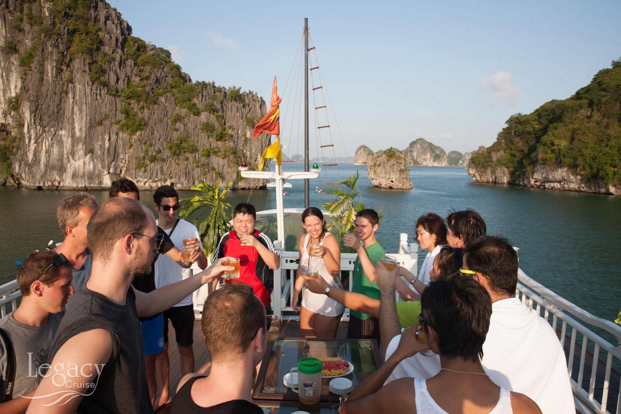 Legacy Cruise Hotel Ha Long Exterior photo